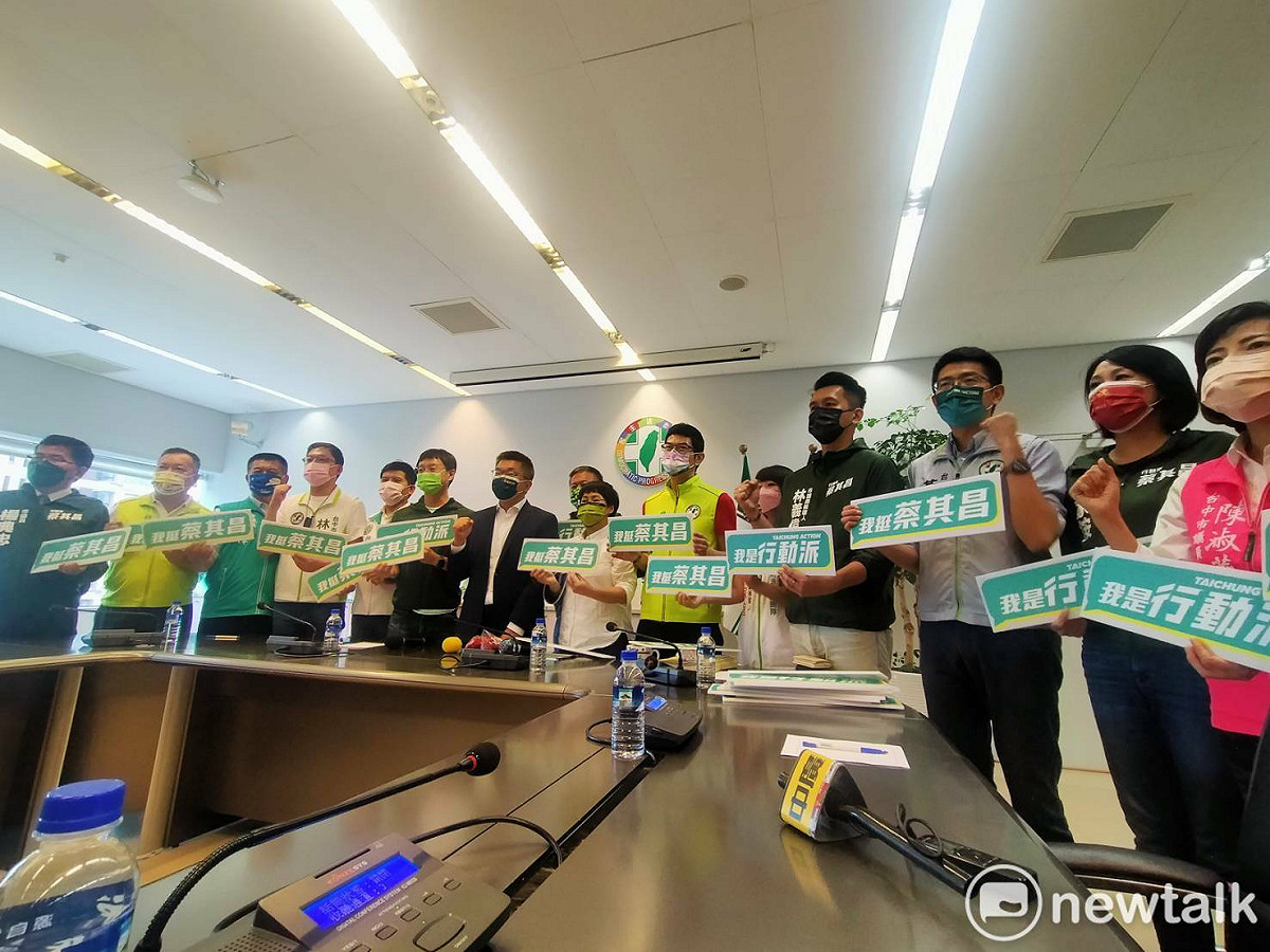 蔡其昌今天上午拜會台中市議會民進黨團。 唐復年/攝
