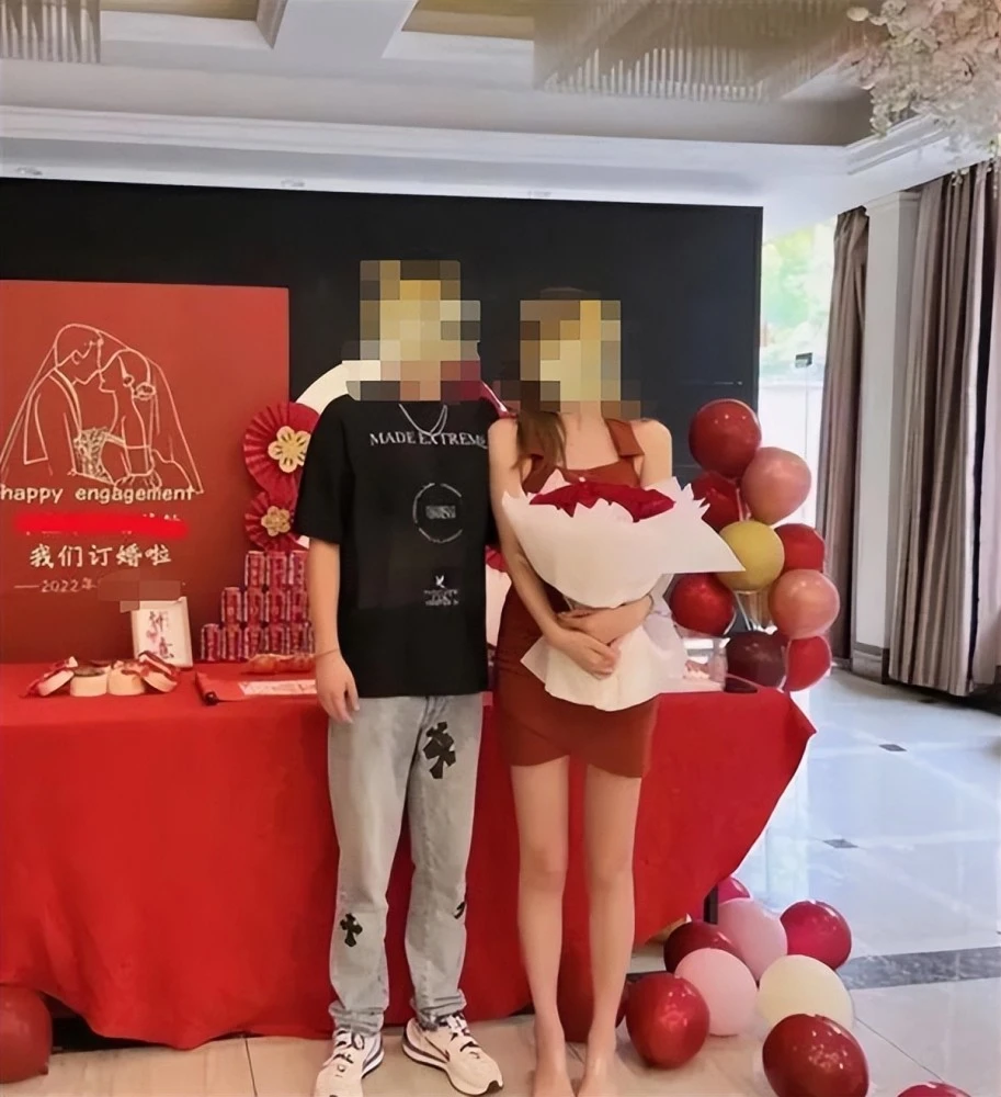 安徽省一名女子日前於社交平台上甜蜜曬自己訂婚照，卻無故遭毀謗為「某洗浴會所（陸風流場所）8 號技師」，而後更陸續受到網友私訊謾罵，自己與親友生活自此產生巨變。 圖：擷自《中國新聞周刊》