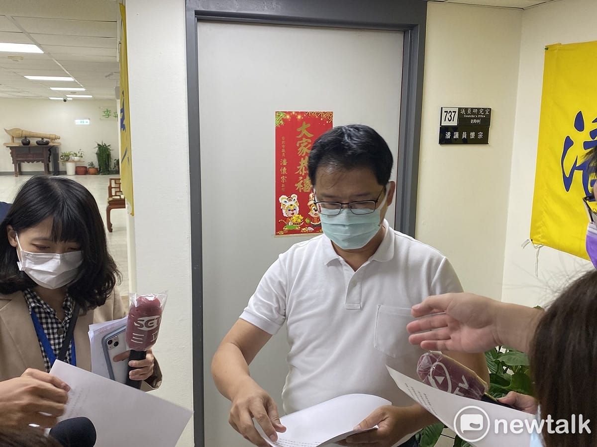 前議員潘懷宗由助理出面發布聲明稿。 圖：周煊惠 / 攝