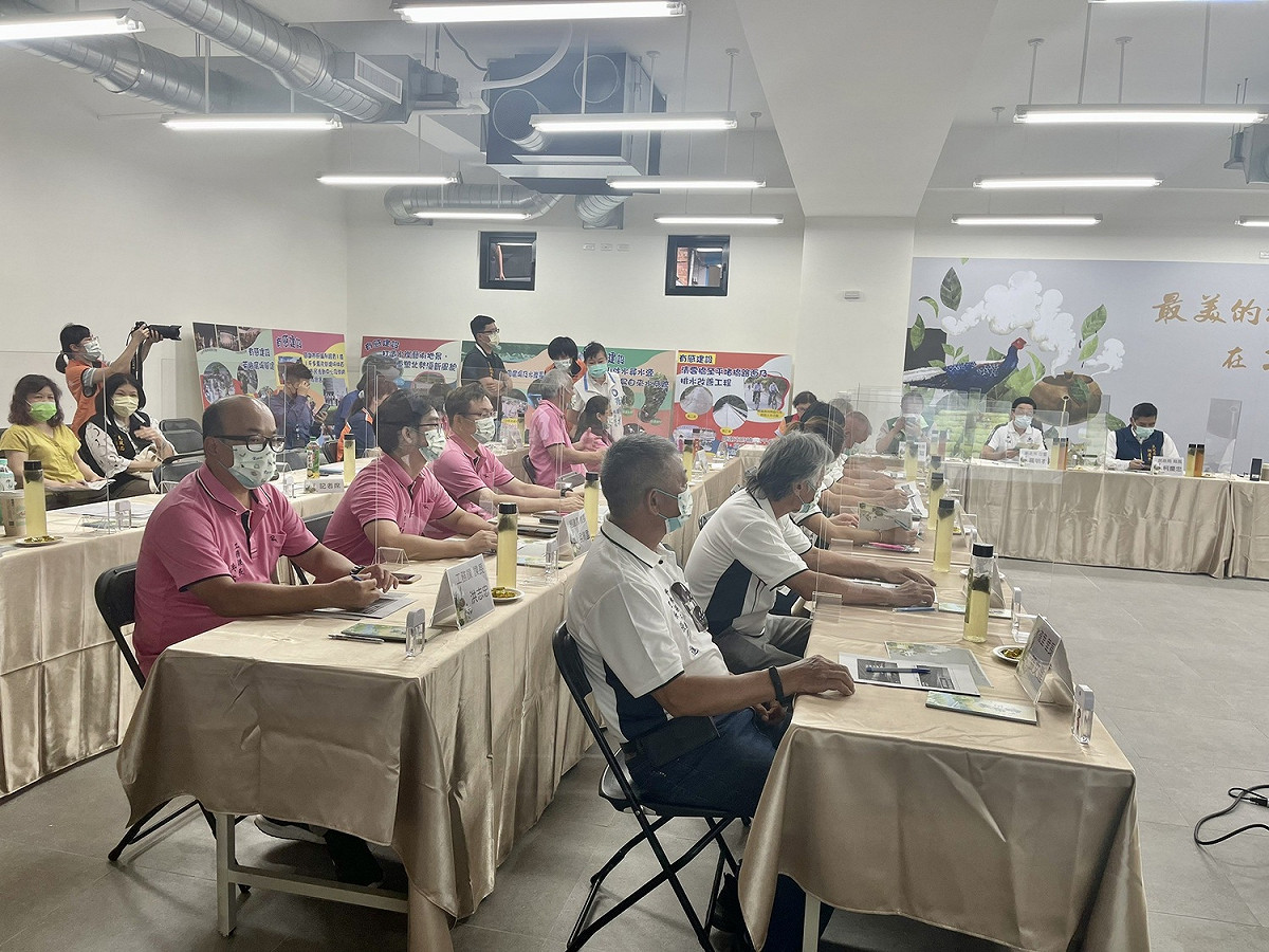 新北市長侯友宜今(28)日率市府團隊前坪林與里長座談。 圖：新北市民政局提供