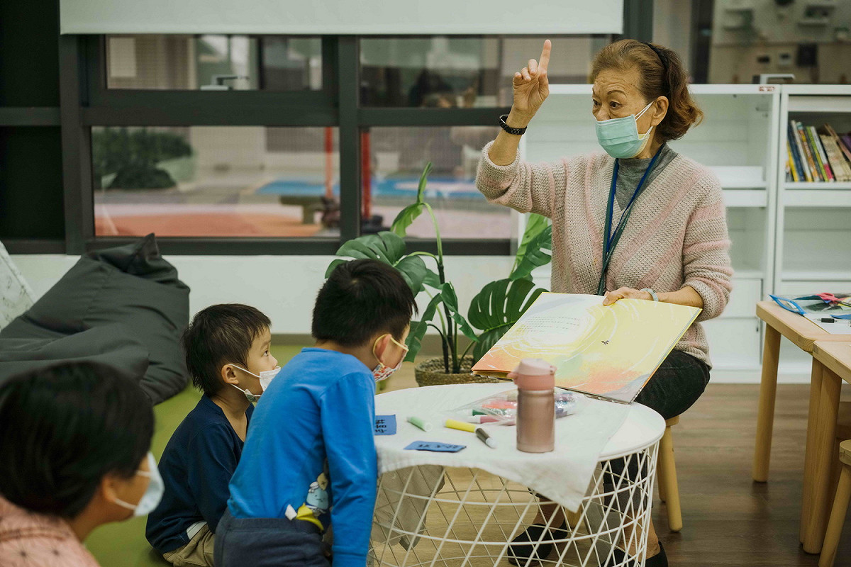 新店央北社宅多元運用-跨世代共居計畫的種子戶兒童繪本課程。      圖：新北市城鄉局提供