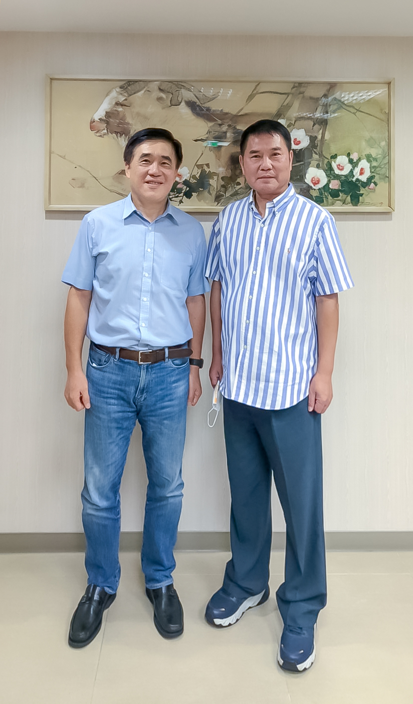 參選苗栗縣長的鍾東錦先與前國民黨副主席郝龍斌會面 圖:鍾東錦臉書