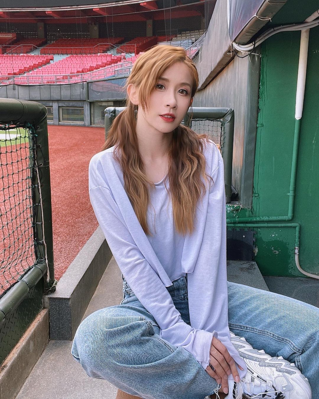 小龍女隊長脫了！琪琪辣曬乳牛比基尼 粉絲：牛奶怎麼賣？