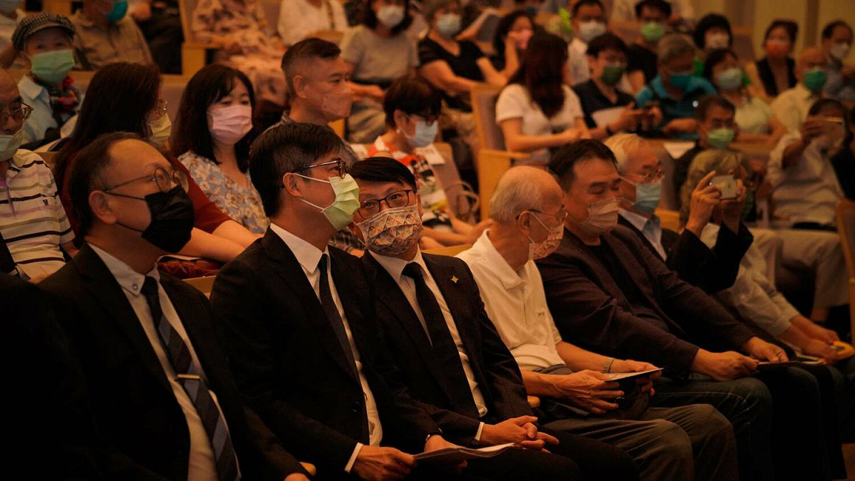 陳其邁(左二)與陳奕齊(左三)出席音樂會。 圖：台灣基進提供