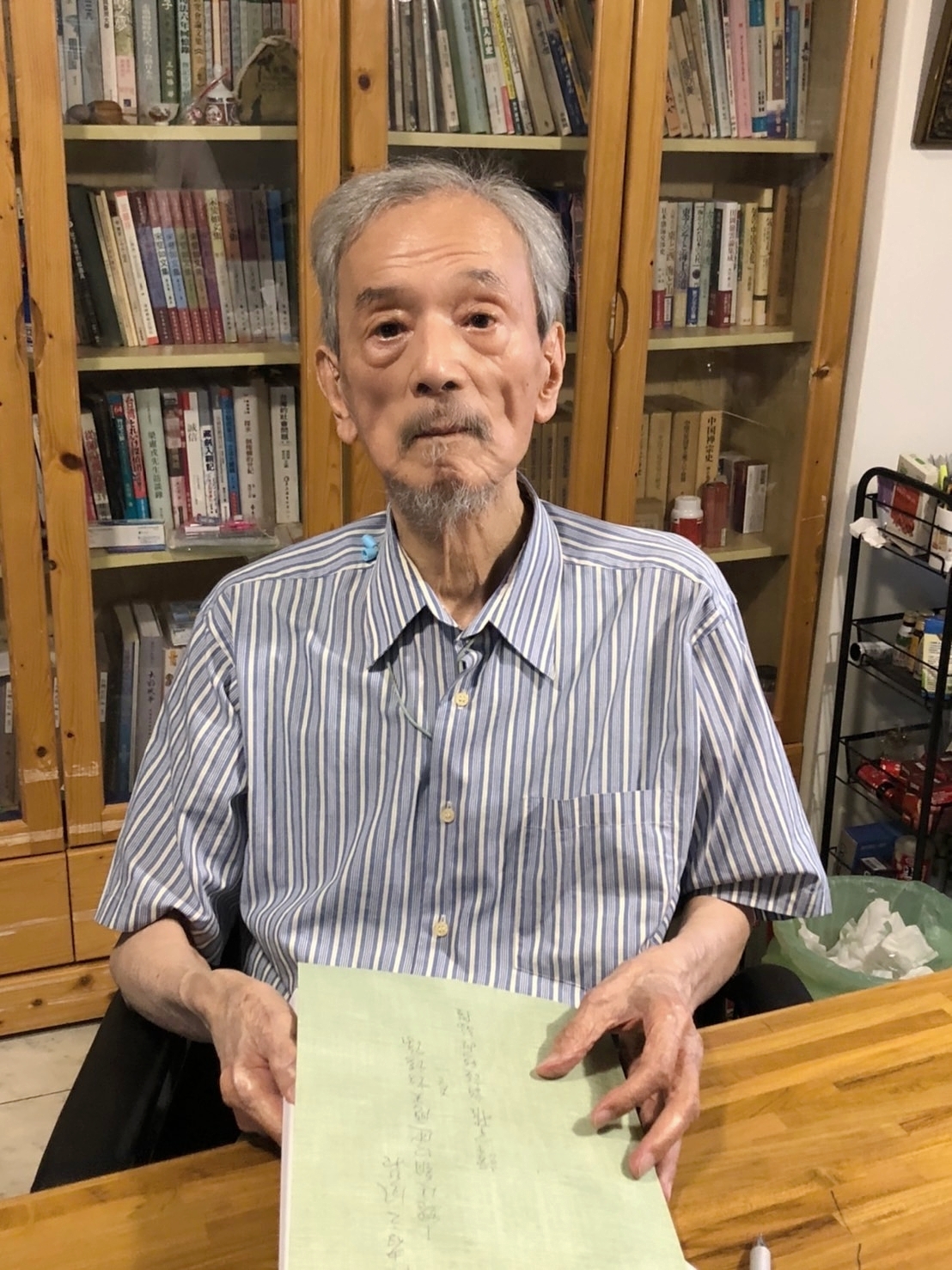 已退休 23 年的首任台大社科院長許介鱗，呼籲教授勇敢面對林智堅論文抄襲風波。 圖:翻攝自許介鱗臉書
