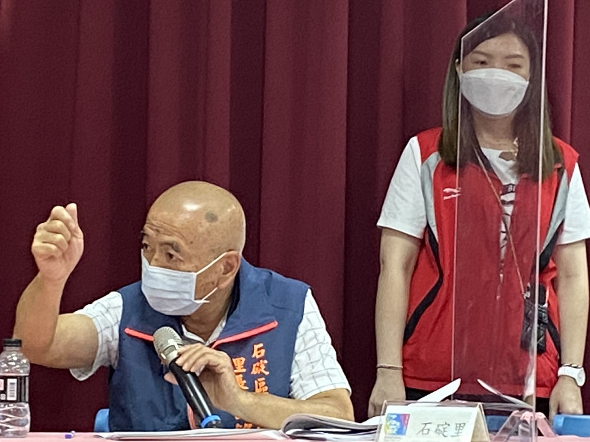 石碇區座談會上，包括石碇里長王銘勇、彭山里長許建長、豐田里長黃種奇等均提及里內自來水供應議題。 圖：新北市民政局提供