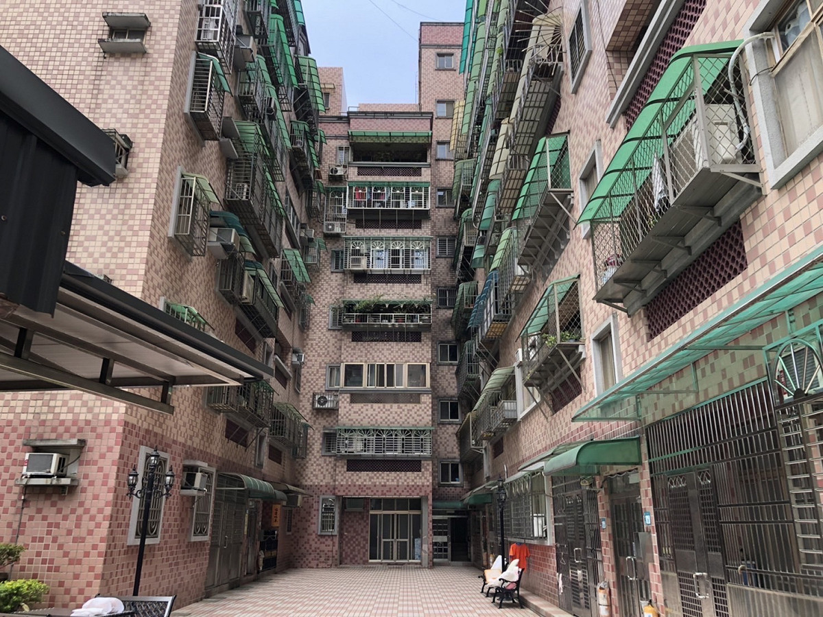 市府為強化集合住宅使用安全，日前公告自114年起，6層樓以上，未達8層樓集合住宅必須每4年辦理一次建築物公共安全申報。 圖：新北市工務局提供