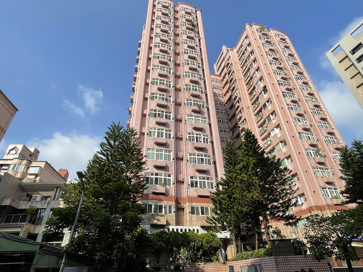 市府為強化集合住宅使用安全，日前公告自112年起，8層樓以上，未達16層樓集合住宅必須每3年辦理一次建築物公共安全申報。 圖：新北市工務局提供