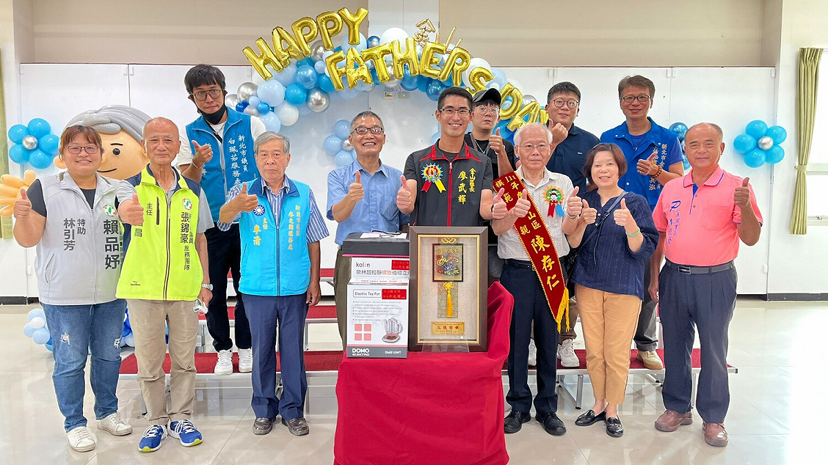 金山區級模範父親五湖里陳存仁。 圖：金山區公所提供