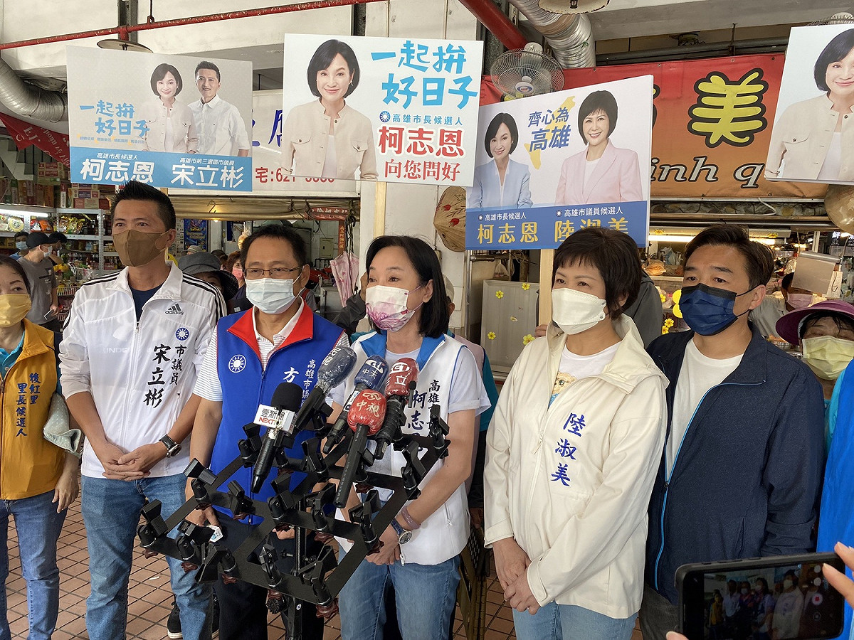 柯志恩(中)對行政力介入感到遺憾。 圖：柯志恩競辦提供