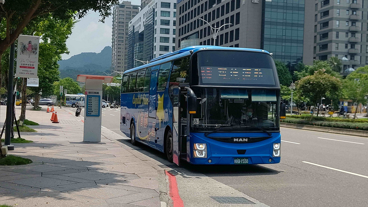86條國道客運推出票價折扣，北花客運更開放4人同行1人免費的優惠。 圖：首都客運／提供（資料照）