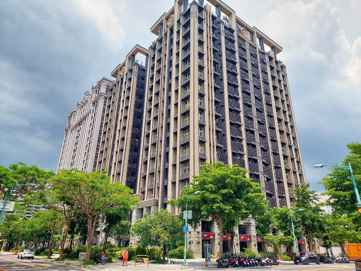 新北市城鄉局強調新北市府透過多元策略增加社會住宅存量，圖為已進行招租的容積獎勵捐贈社會住宅的板橋永翠青年社會住宅。 圖：新北市城鄉局提供