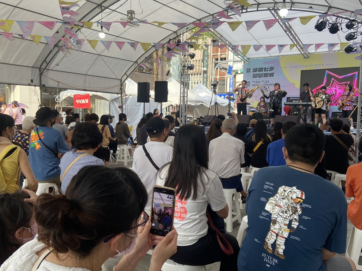 樂團同根生為現場民眾帶來精彩表演。 圖：新北市文化局提供