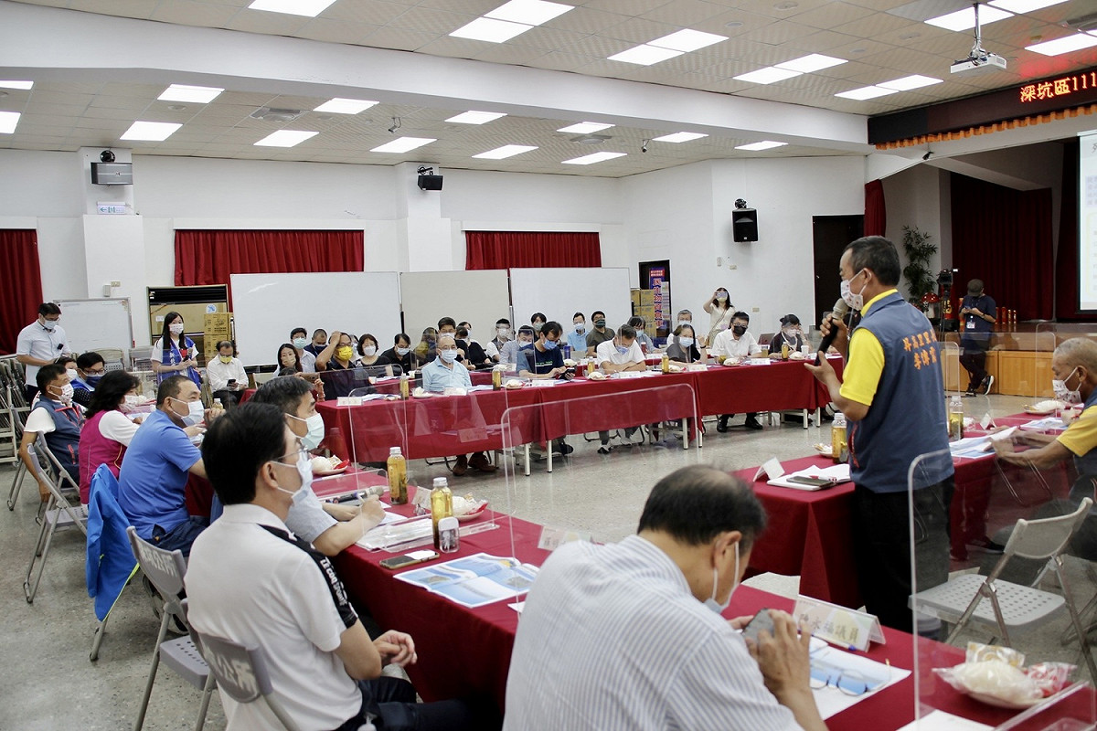 觀旅局長楊宗珉表示，經7月12日實地會勘後決議，將此案納入今(111)年度修繕計畫內辦理，針對登山步道土木階梯及木棧橋進行改善，目前已進入設計階段，力拚年底前完工。 圖：新北市民政局提供