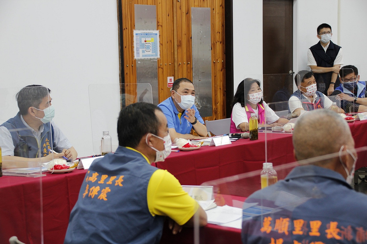 民政局長柯慶忠表示，自108年市長行動治理座談會以來，深坑區里長反映案件共24件，至今已完成22件，執行達成率91%。 圖：新北市民政局提供