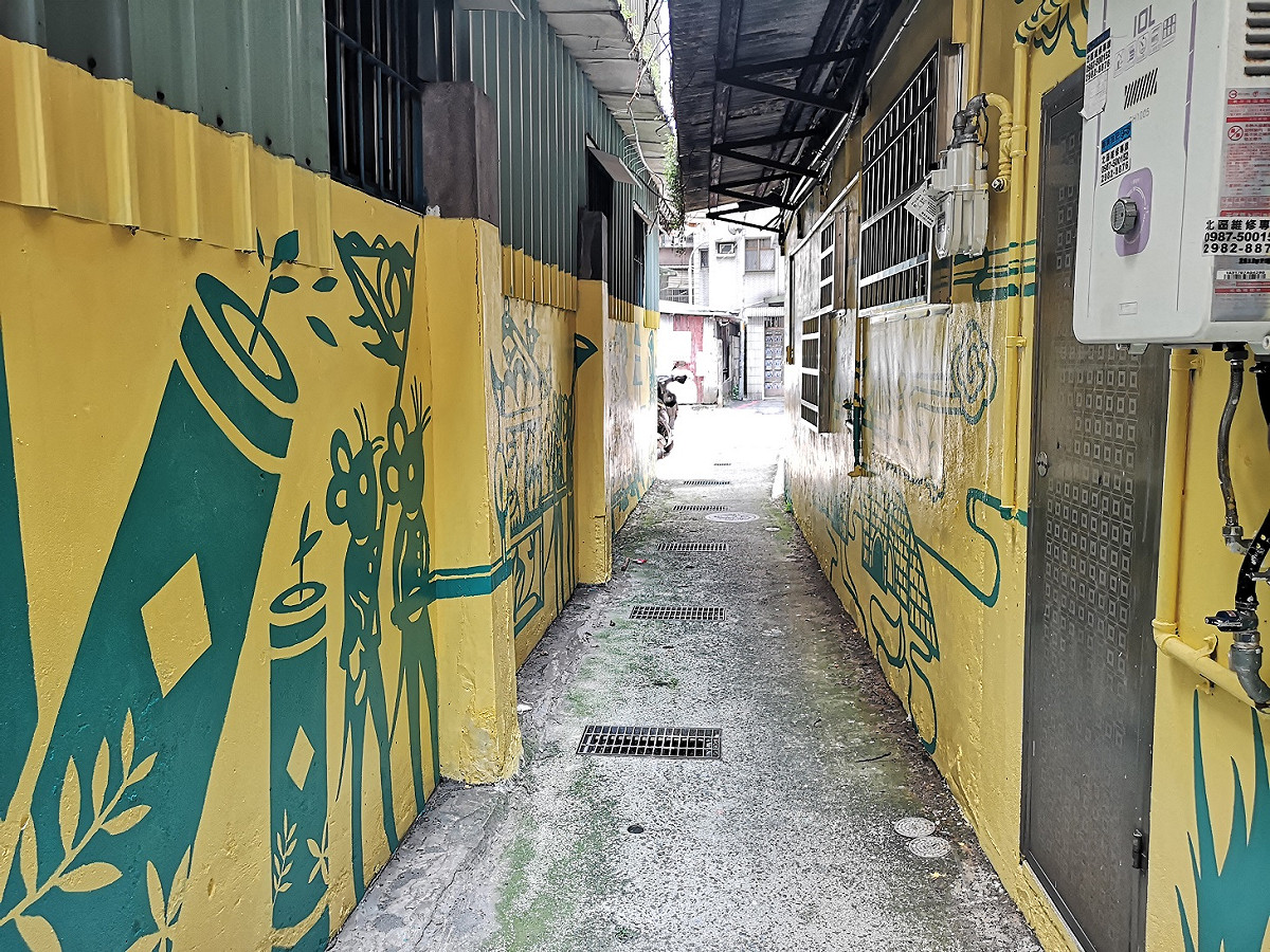 透過彩繪方式融入剪紙意象，意味著吉祥如意、祝福。 圖：新北市水利局/提供