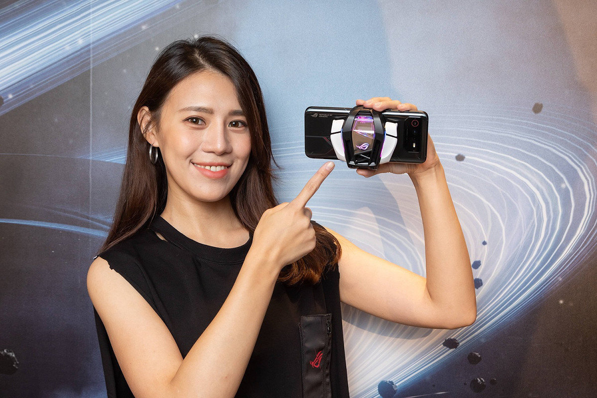 ROG玩家共和國電競旗艦手機ROG Phone 6引發社群討論 圖：ROG/提供