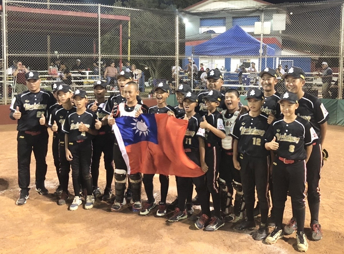 高雄市代表隊三連勝晉級冠軍戰。 圖：中正國小提供