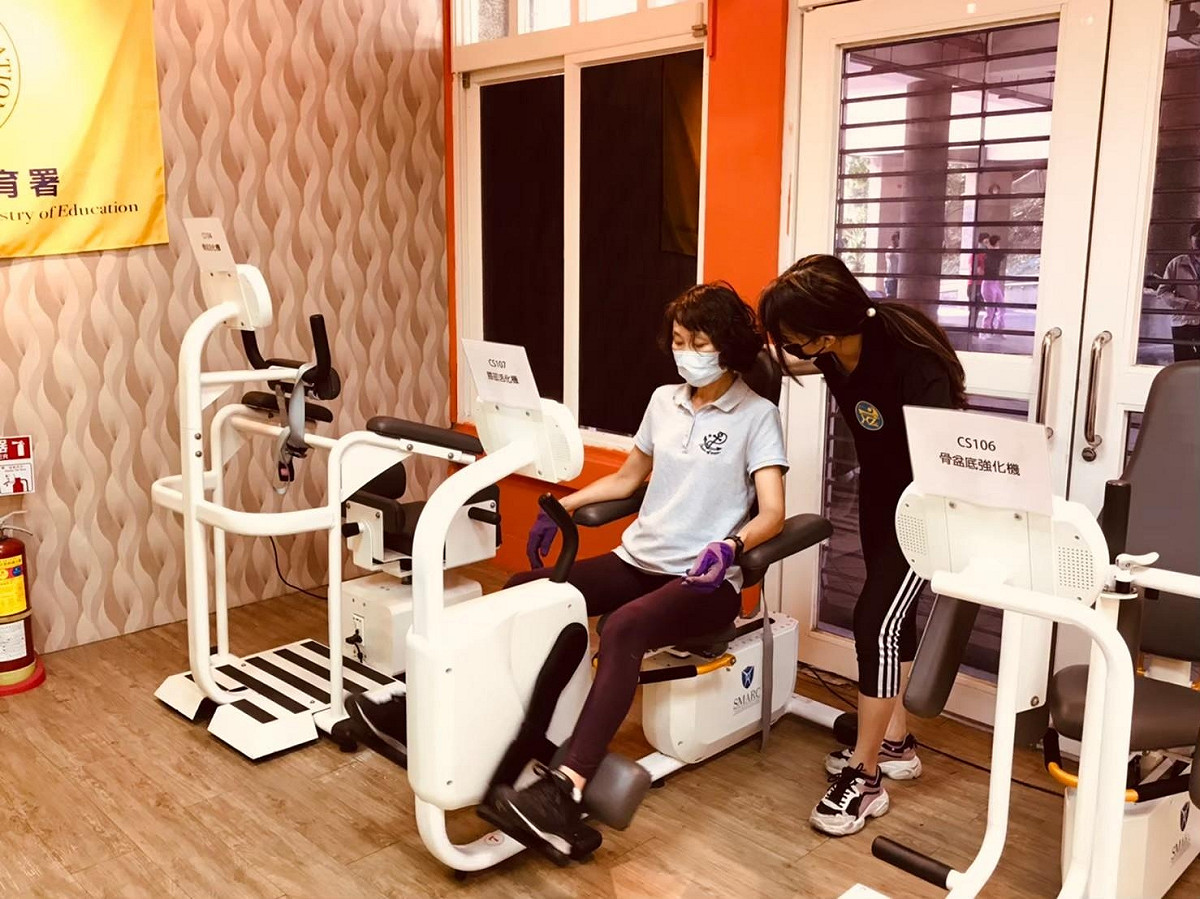新莊運動中心運動指導員悉心指導。 圖：新北市體育處/提供