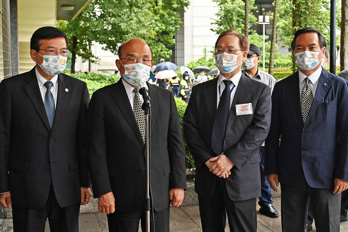 行政院長蘇貞昌今(2)天上午出席「中華電信職場互助教保服務中心開幕典禮」前受訪。 圖：行政院提供