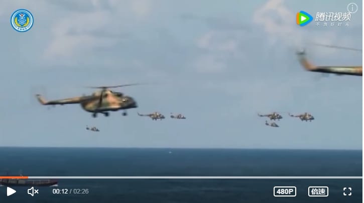 針對裴洛西訪台，解放軍東部戰區釋出「嚴陣以待 聽令而戰」影片。圖為解放軍戰鬥直升機隊。