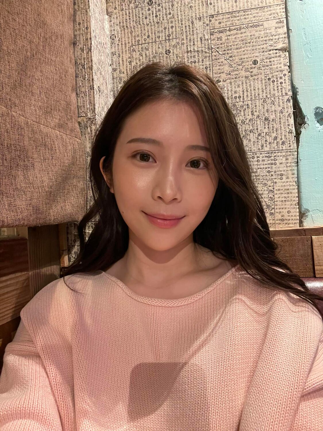 鄭家純(雞排妹)經常關心時事。