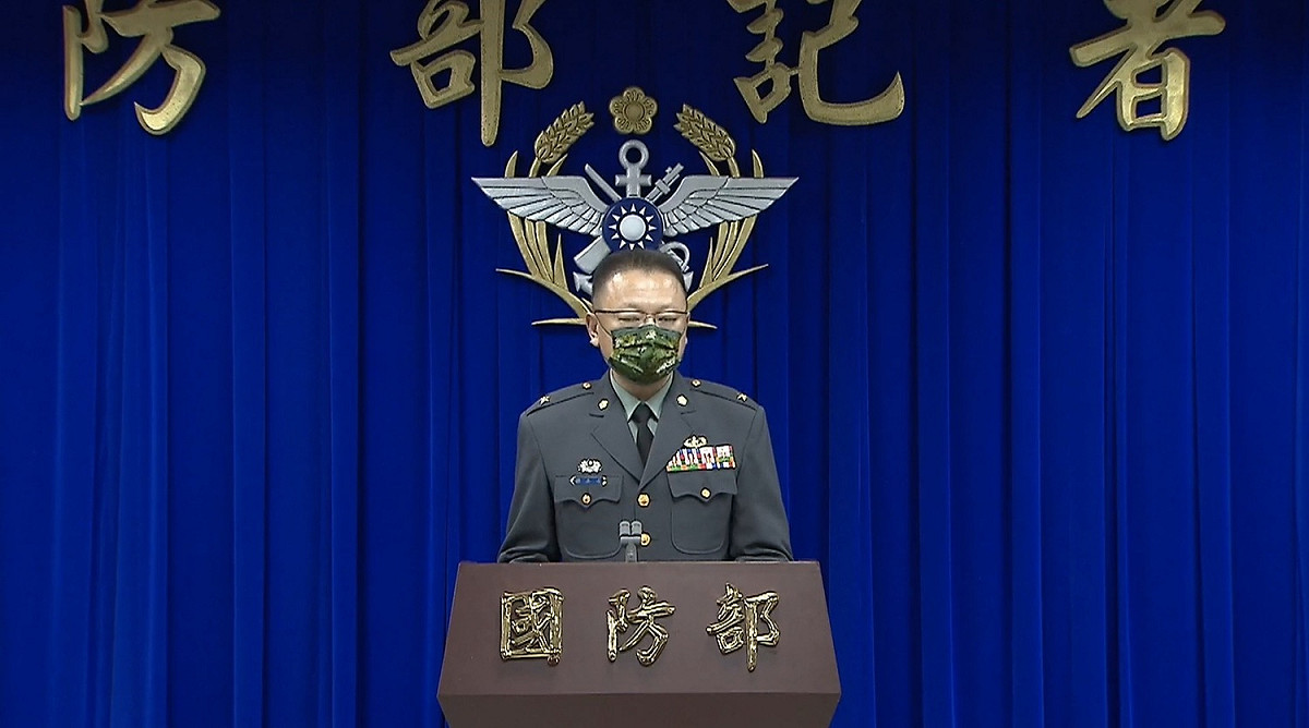 國防部今召開臨時記者會。 圖：擷取自國防部臉書直播