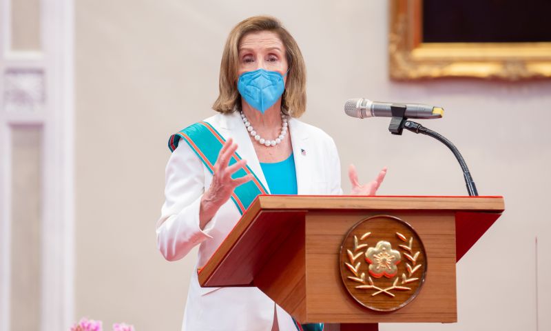 美國聯邦眾議院議長裴洛西有個特殊習慣，在每天早上都要吃巧克力冰淇淋。營養師李婉萍認為，其實只要控制好攝取量，並且維持健康生活，每天早上吃冰並不是件壞事。 圖／總統府提供
