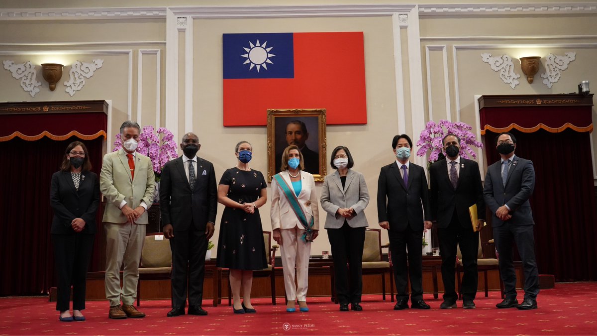 美國聯邦眾議院議長裴洛西不顧中共要擊落她的座機的野蠻恐嚇，來台灣訪問。