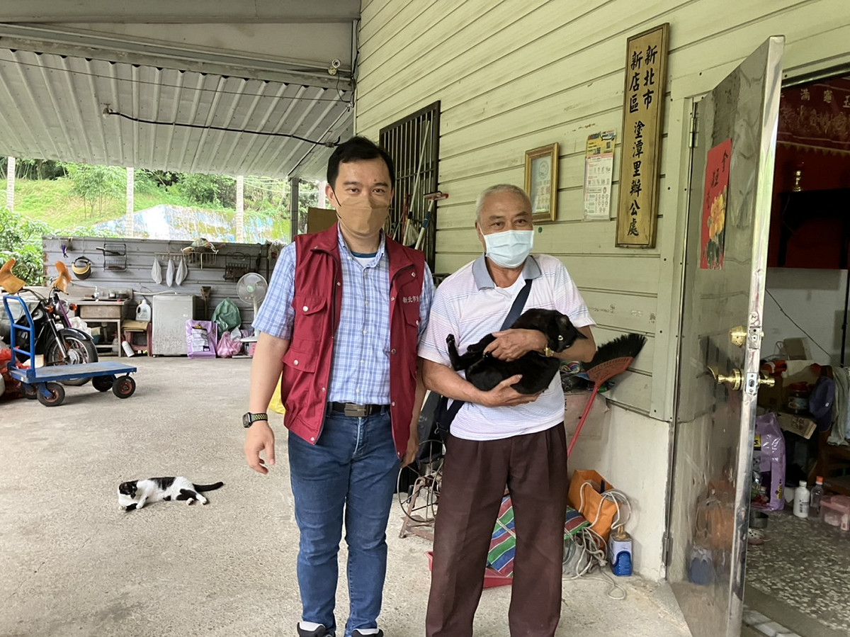 新店動物之家與邱秀雄合作TNVR宣導服務。 圖：新北市動保處提供