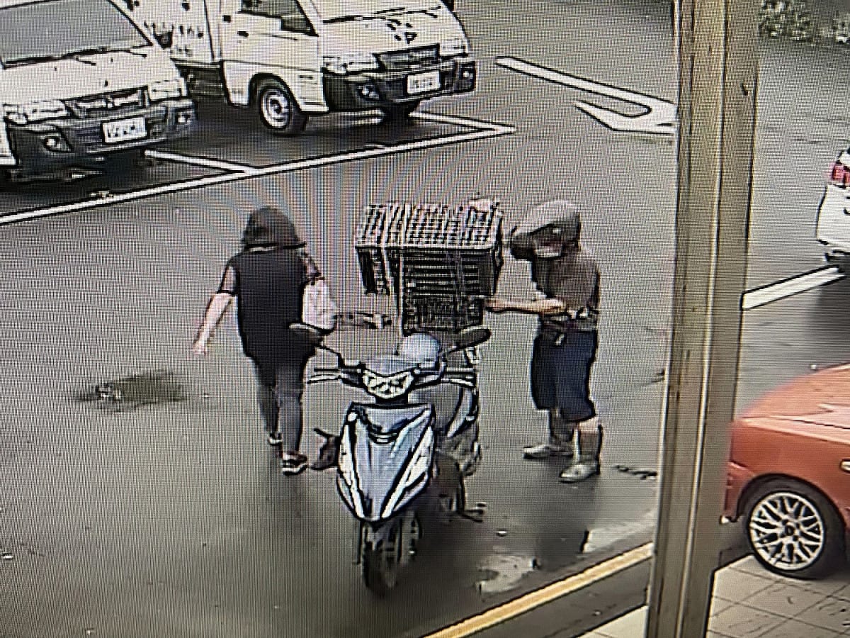 邱秀雄在里內推廣TNVR，協調民眾將動物送往新店動物之家結紮。 圖：新北市動保處提供