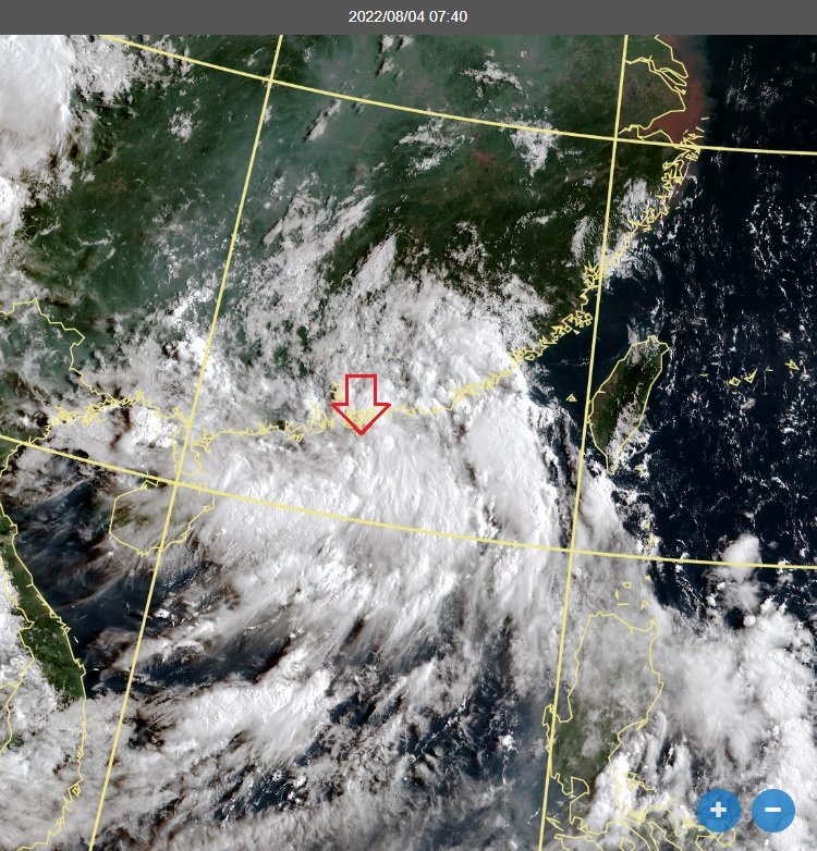 中央氣象局長鄭明典4日上午在臉書貼出氣象圖表示，強對流偏在旋轉中心南側到東南側，台灣西南側海面天氣不好，引發網友熱議。 圖：翻攝自鄭明典臉書