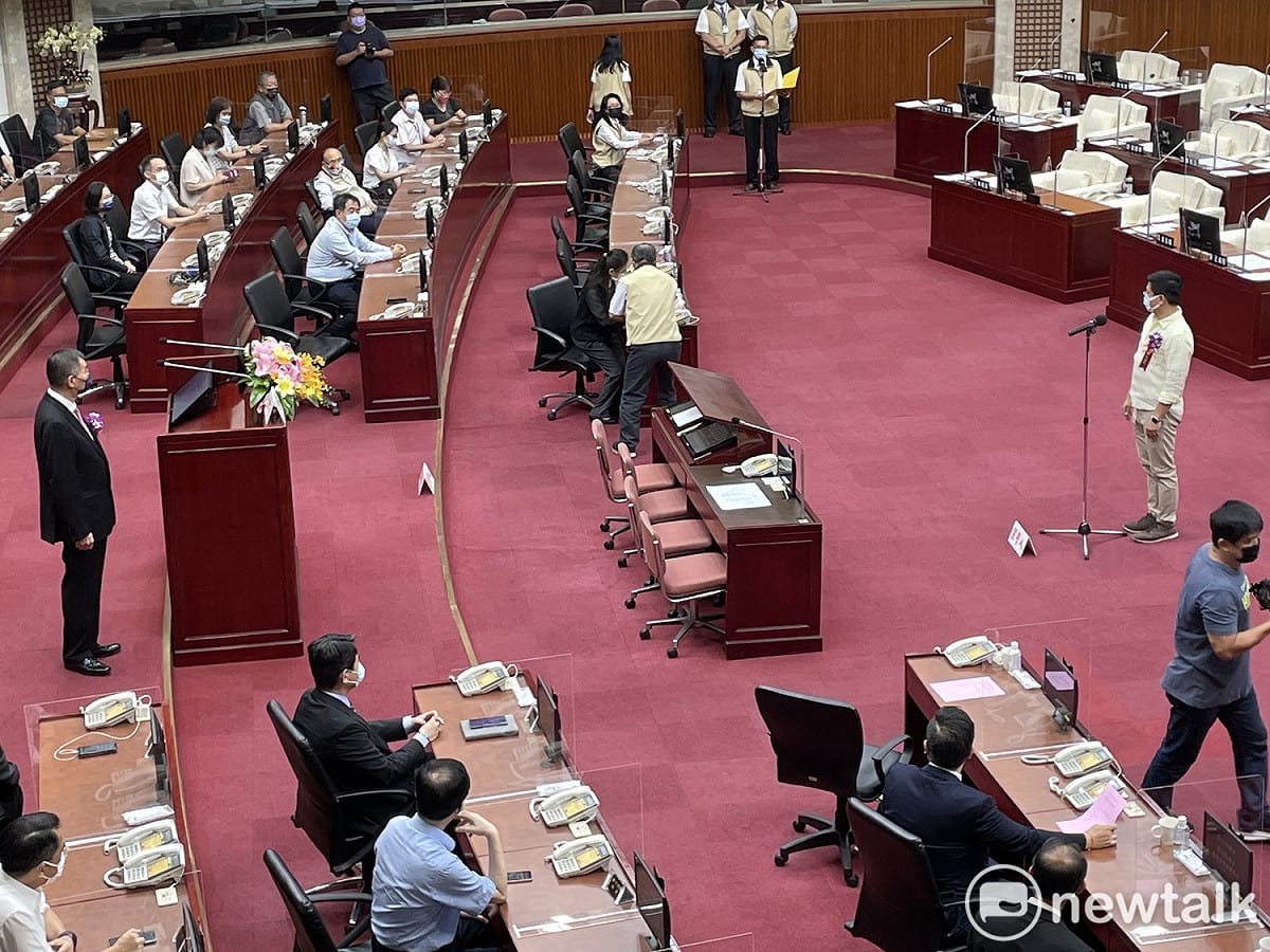 民進黨台北市議員陳賢蔚今宣誓就職。 圖：周煊惠 / 攝