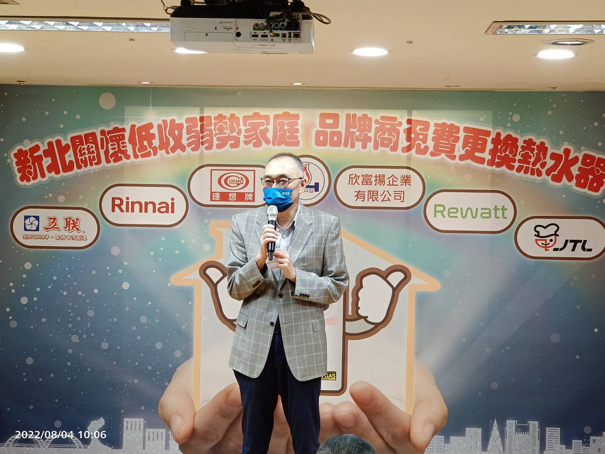 謝政達表示，消防局競競業業走訪各家各戶，面對面宣導防範一氧化碳中毒的重要性，也因此新北市民能共享居家安全成果。 圖：新北市消防局提供
