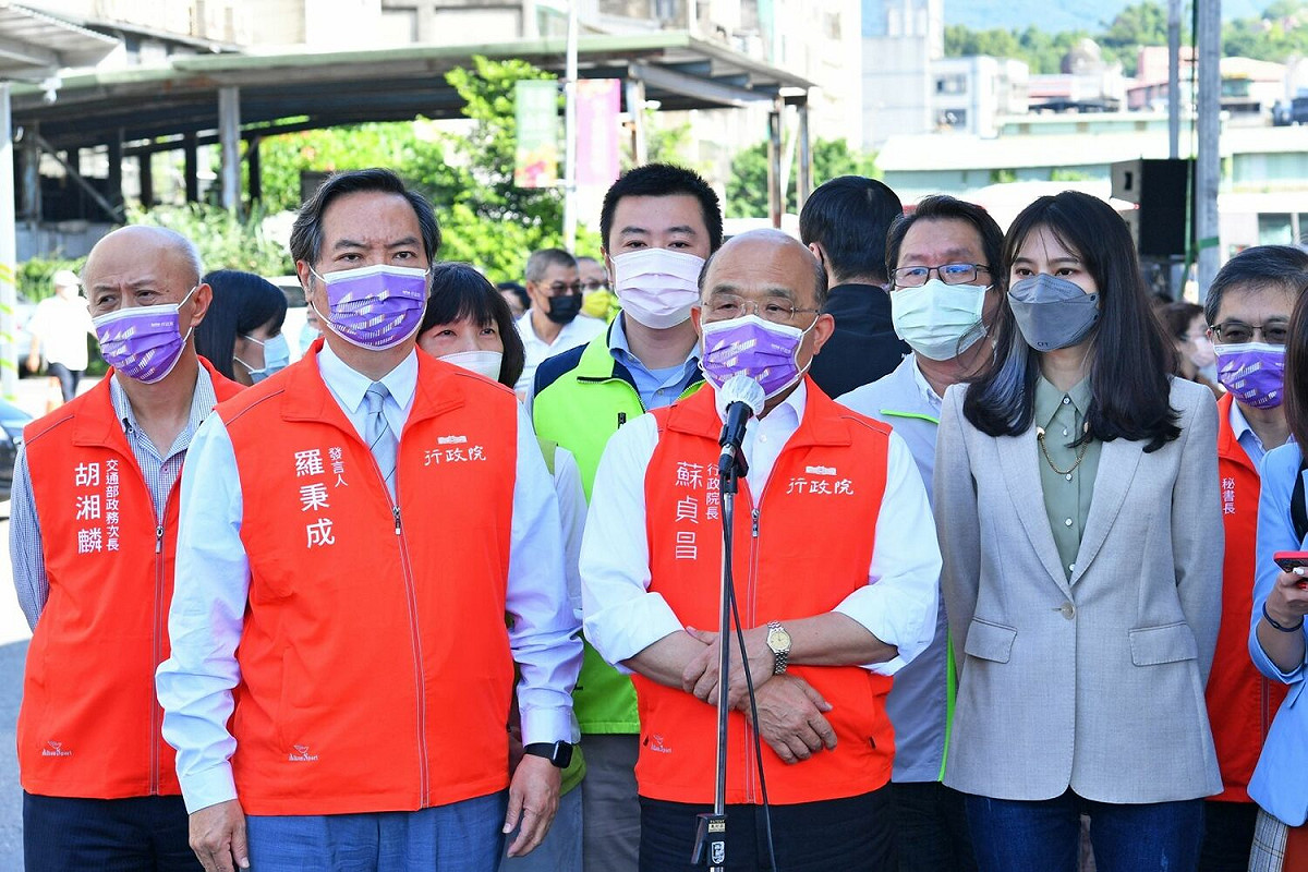 行政院長蘇貞昌今（5）天上午到新北市視察捷運汐止東湖線規劃情形前受訪。 圖：行政院提供