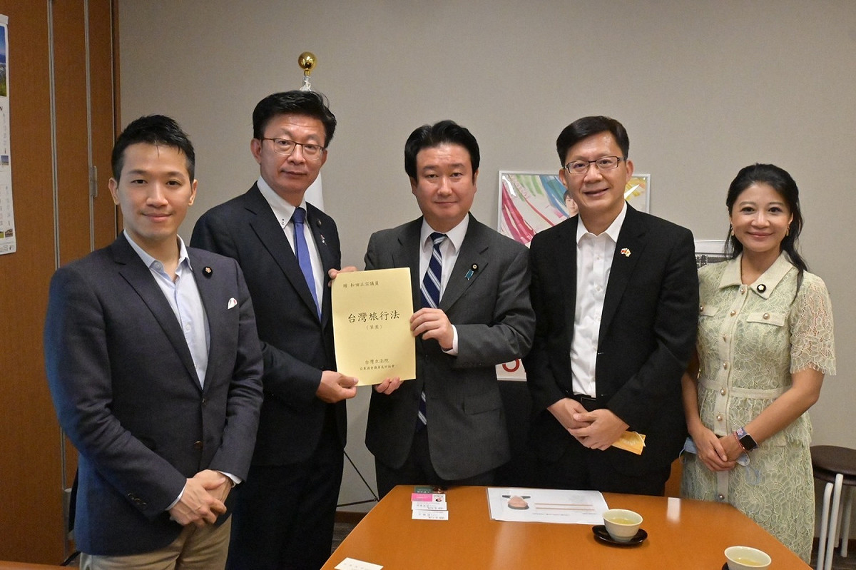 郭國文(左二)等立委8月時拜會日本國會朝野議員，明天將再赴日本。 圖：郭國文辦公室提供