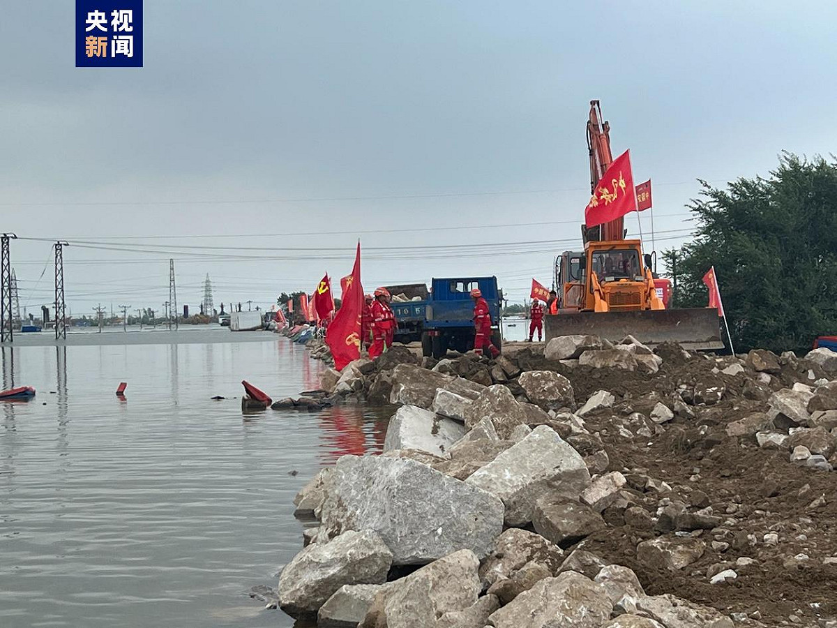 救援隊 6 日執行潰口封堵工程，現場畫面曝光。