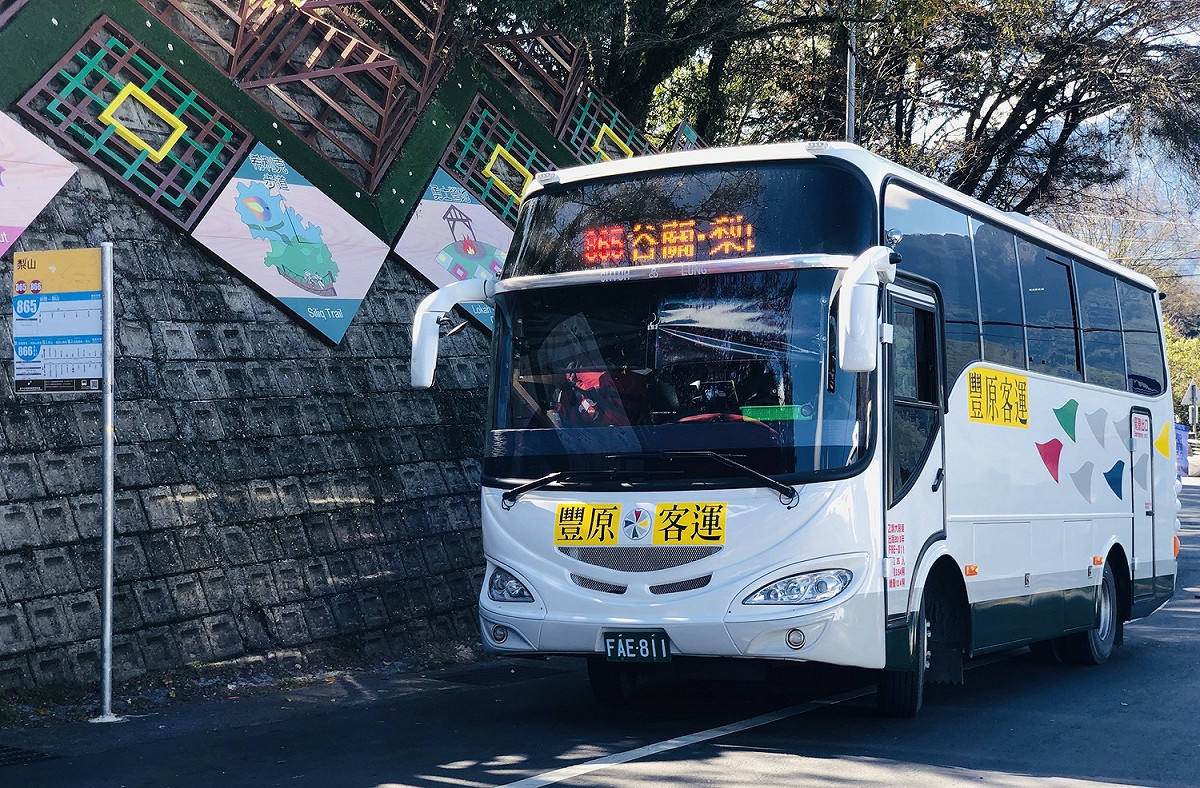 中市雙十公車避暑遊山城。
