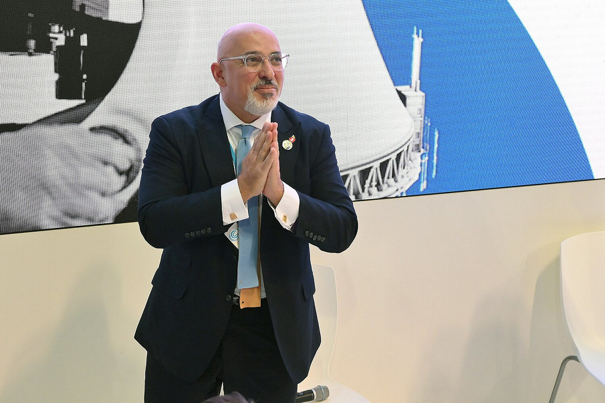 英國首相蘇納克今天解除保守黨主席查哈威（Nadhim Zahawi）的政府職務。 圖：擷取自維基百科（資料照）