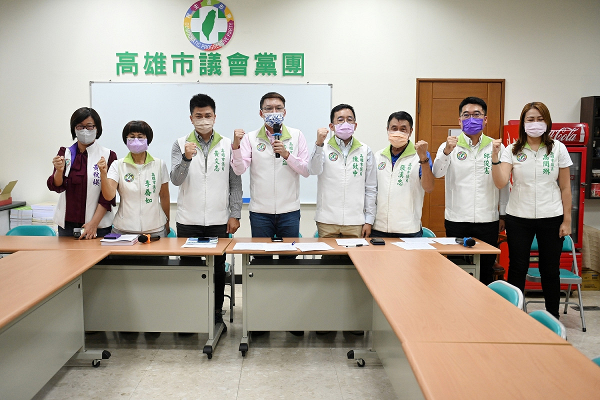 民進黨團以數據駁斥國民黨團的質疑。 圖：高市議會民進黨團提供