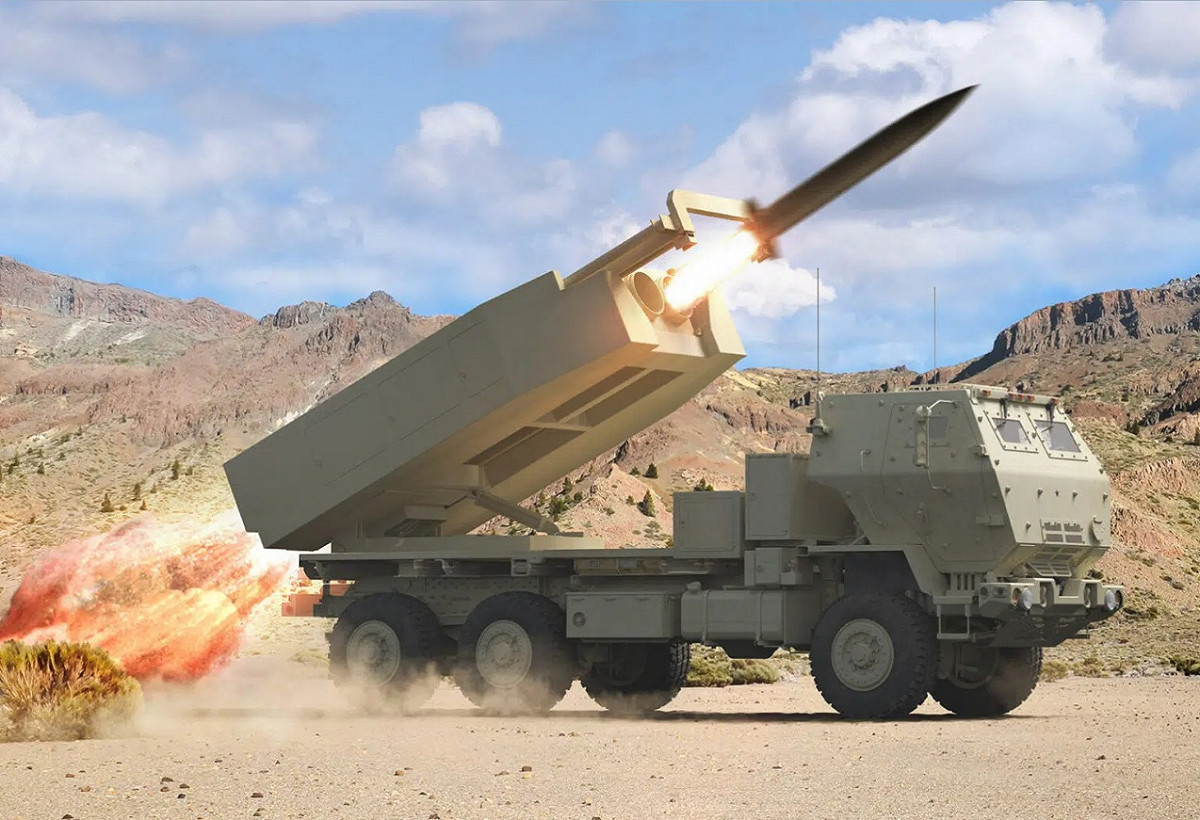 M142「海馬斯」(HIMARS)高機動火箭砲系統發射「精準打擊飛彈」(Precision Strike Missile，PrSM)。 圖：翻攝Raytheon官網（資料照）
