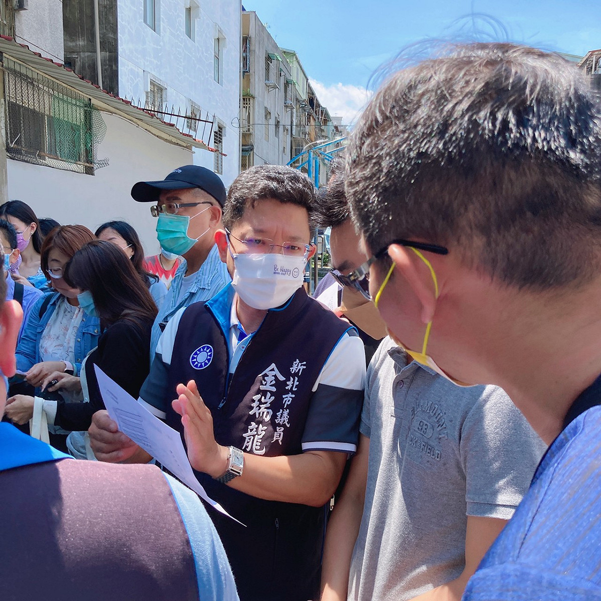 新北市議員金瑞龍邀相關單位會勘要求廣設機車停車格。 圖：金瑞龍服務處提供