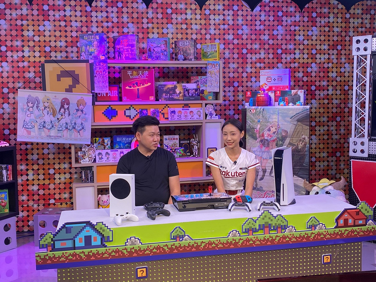 樂天女孩「卉妮」上《老司機遊樂場》陪大家一起打電動 圖：狼谷育樂台/提供