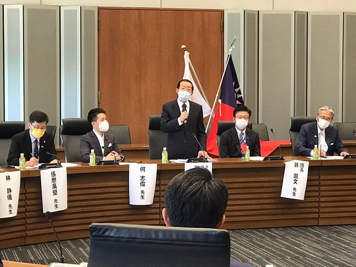 立法院亞東國會議員友好協會訪日，參加日華懇安排的懇談會，雙方針對人權、民主、和平等普世價值相互交流。 圖：取自謝長廷臉書