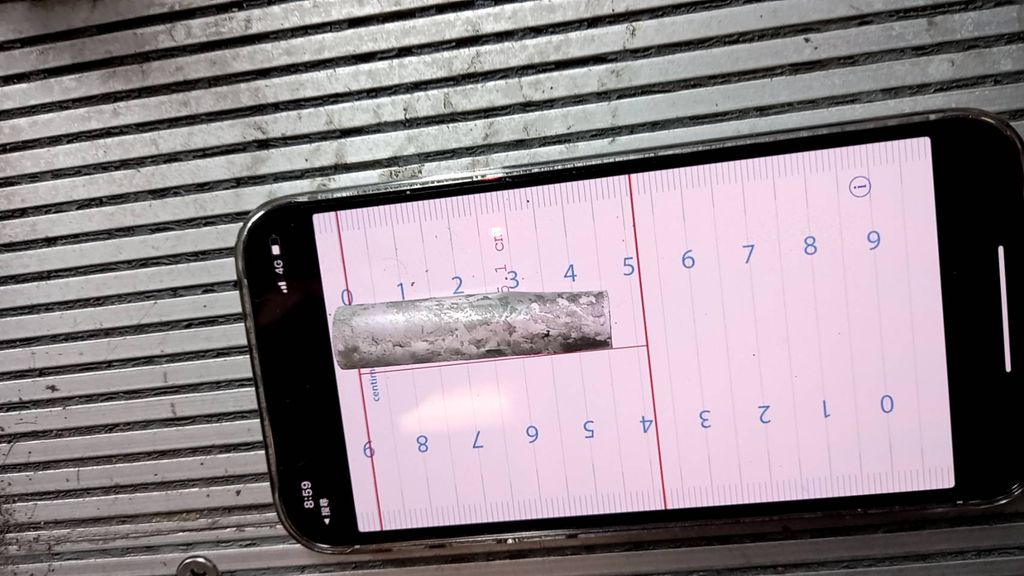 經調查發現，北捷車門關閉異常是因為車門溝槽卡珍珠奶茶吸管的原因。 圖：台北捷運公司／提供