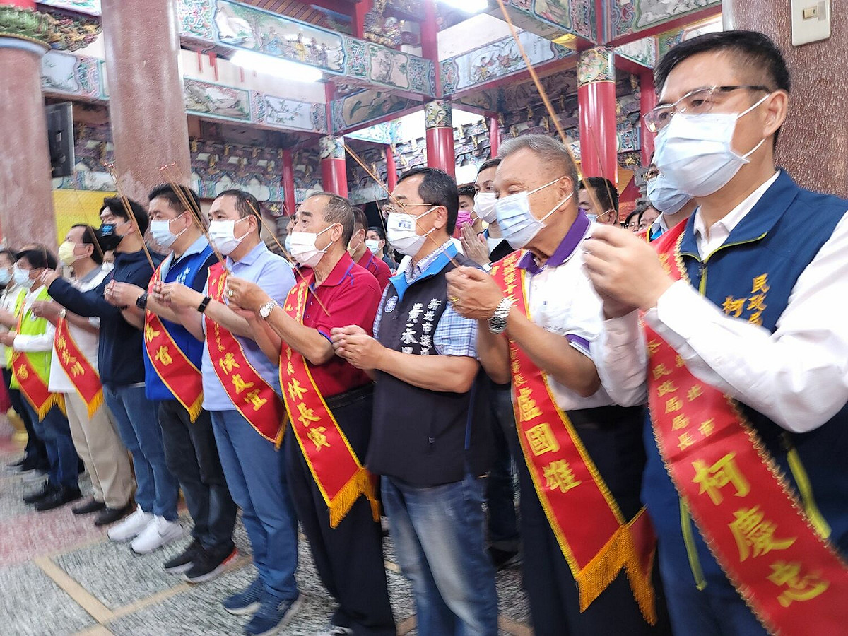 新北市長侯友宜前往參拜祈福，感念大墓公祖對擺接地區的慈悲護佑，並期許世代傳承大墓公無私奉獻社會的精神。 圖：新北市民政局提供