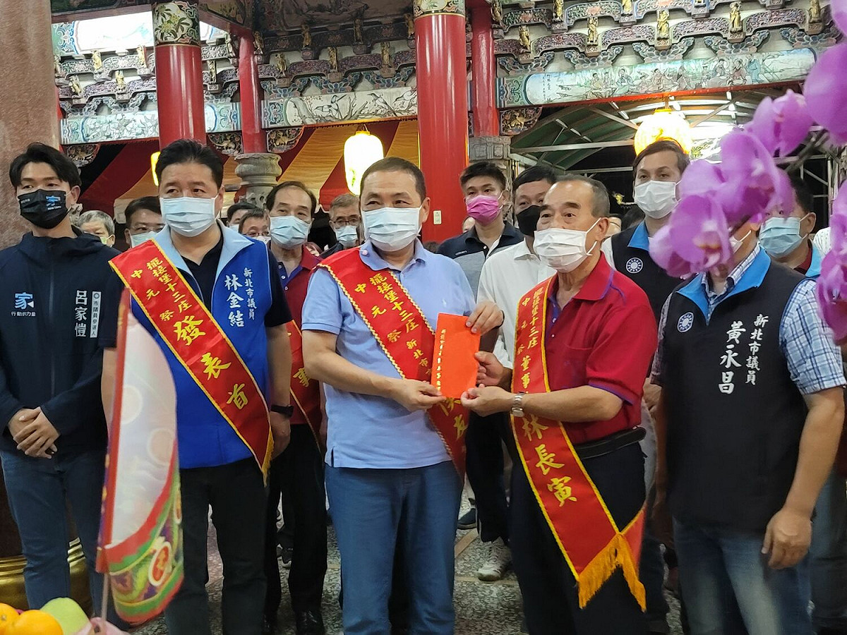 侯友宜表示，大墓公廟擁有超過233年的歷史，每年中元普度、清明及義塚公忌辰，是地方祭祀盛事。 圖：新北市民政局提供
