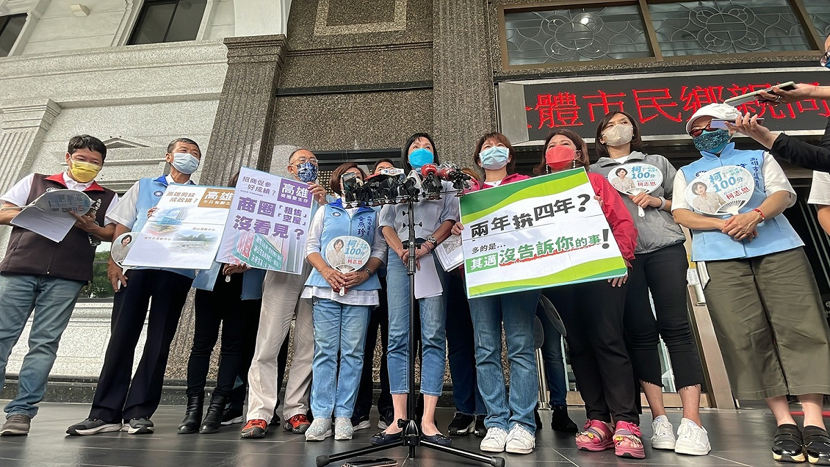 柯志恩(中)認為林智堅要知所進退。 圖：柯志恩競辦提供