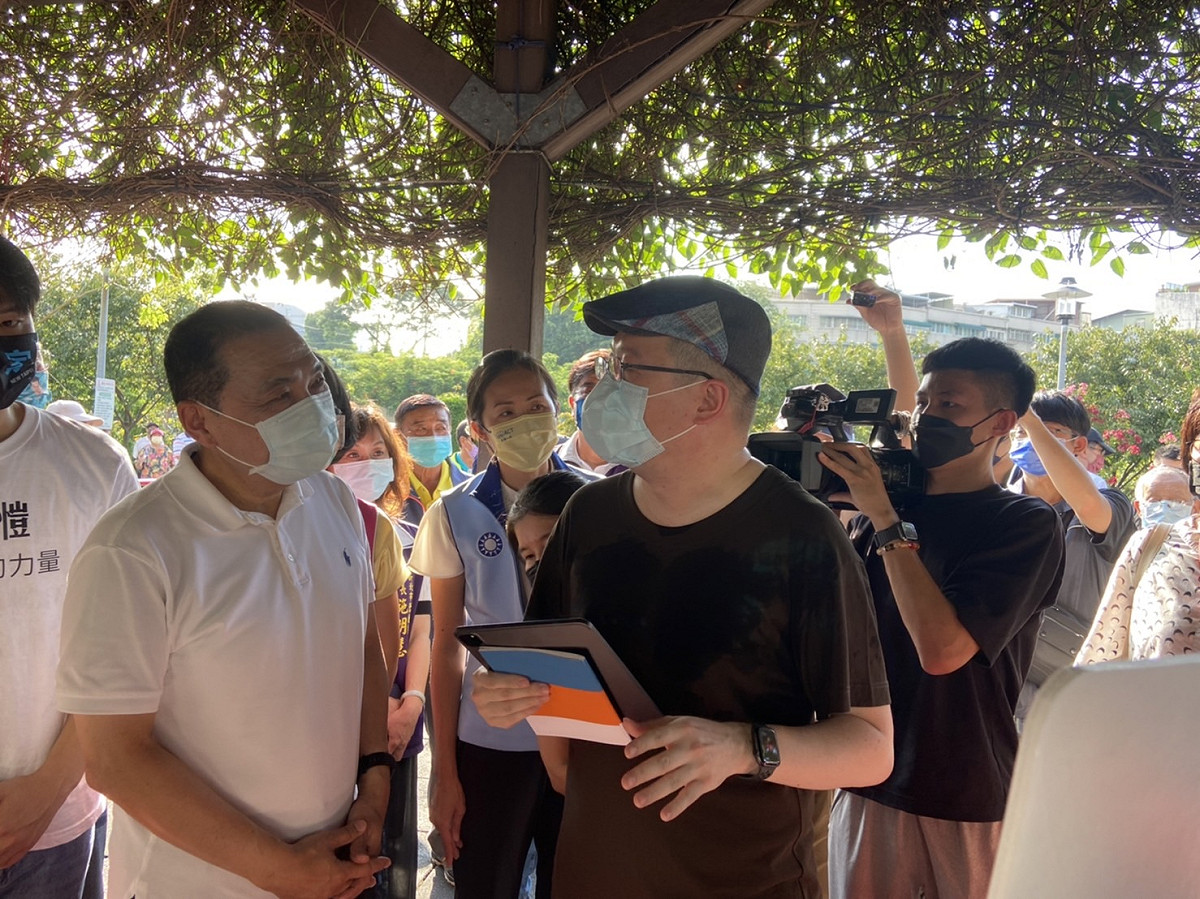 侯友宜表示，支持在地青年品牌業者為陶瓷產業奮鬥及努力，也歡迎更多鶯歌業者共同創生轉型，繁榮地方整體發展。 圖：新北市經發局/提供