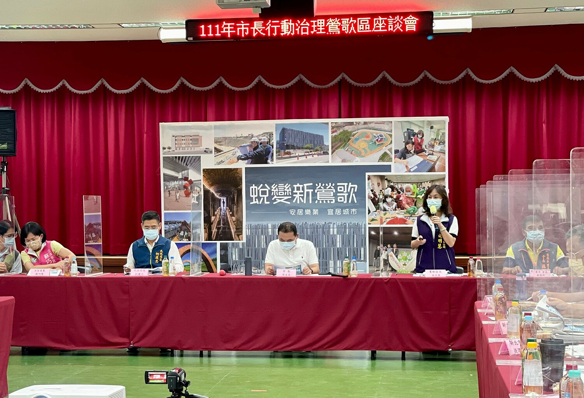 侯友宜今(9)日下午率市府團隊至鶯歌與里長座談。 圖：新北市民政局提供